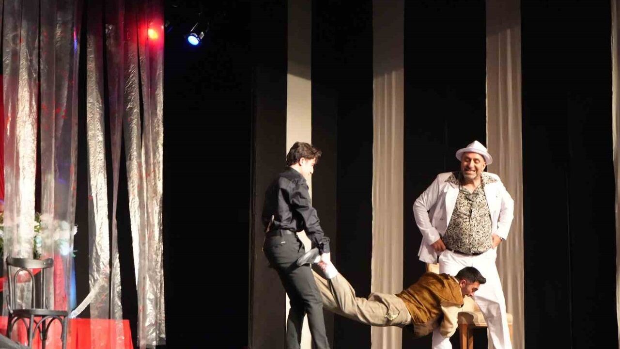 Erzurum'da 'Hançer Havası' ilk günde yoğun ilgi gördü