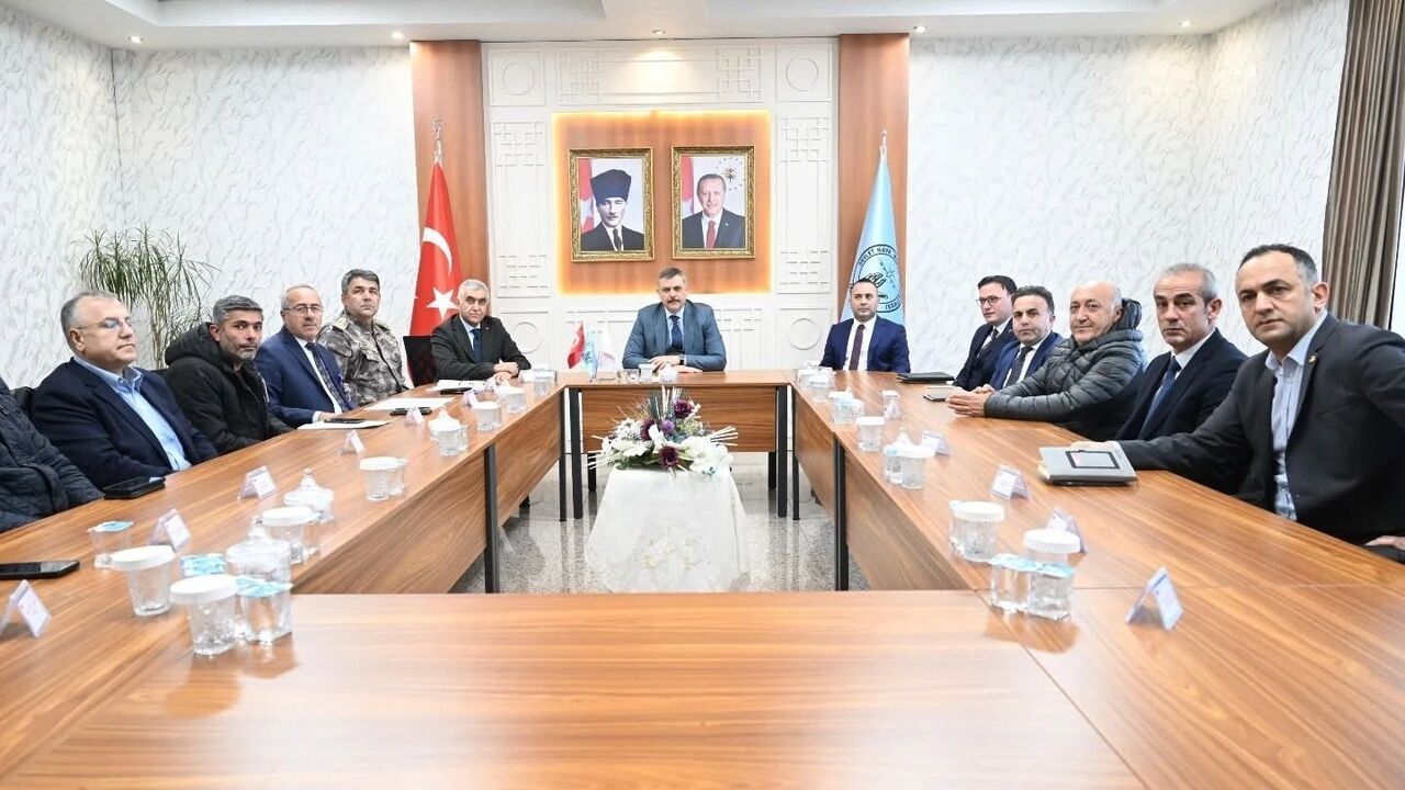 Erzurum'da 'Havalimanı Kış Tedbirleri' Toplantısı — Vali Mustafa Çiftçi Başkanlığında Koordinasyon Sağlandı