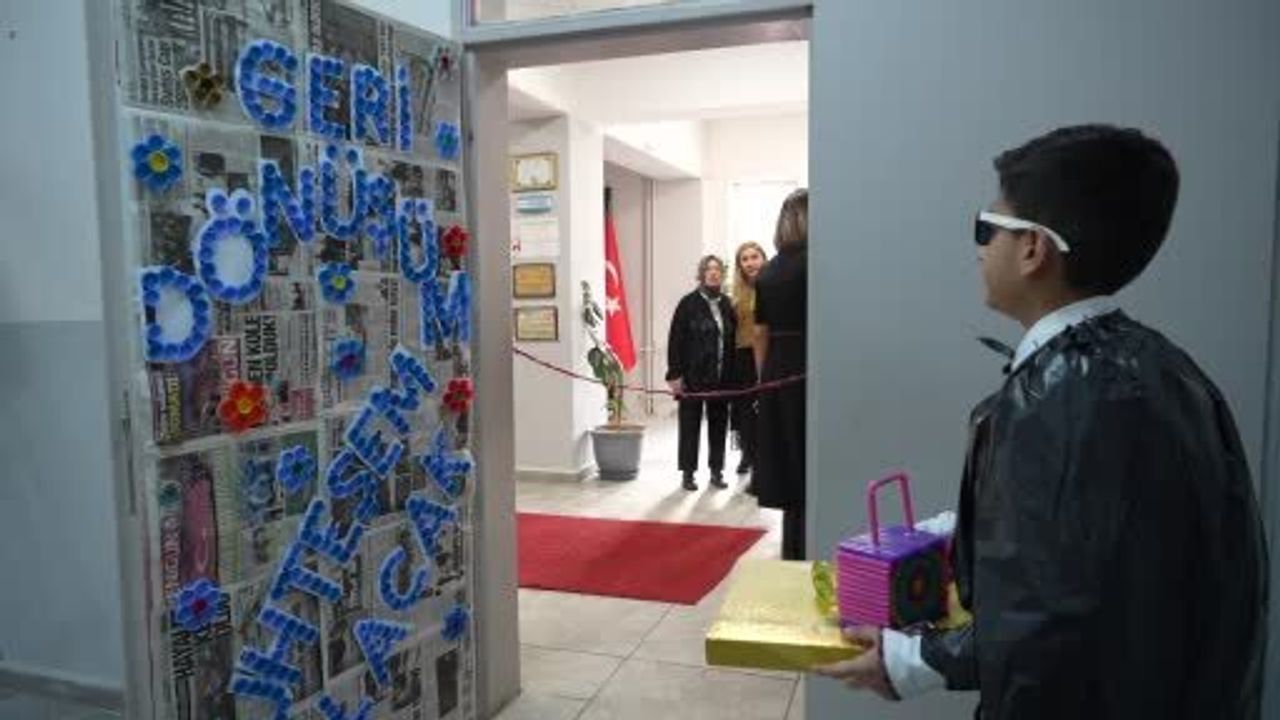 Erzurum’da ilkokul öğrencileri 'Ne olur geri dön' sergisiyle geri dönüşüme dikkat çekti