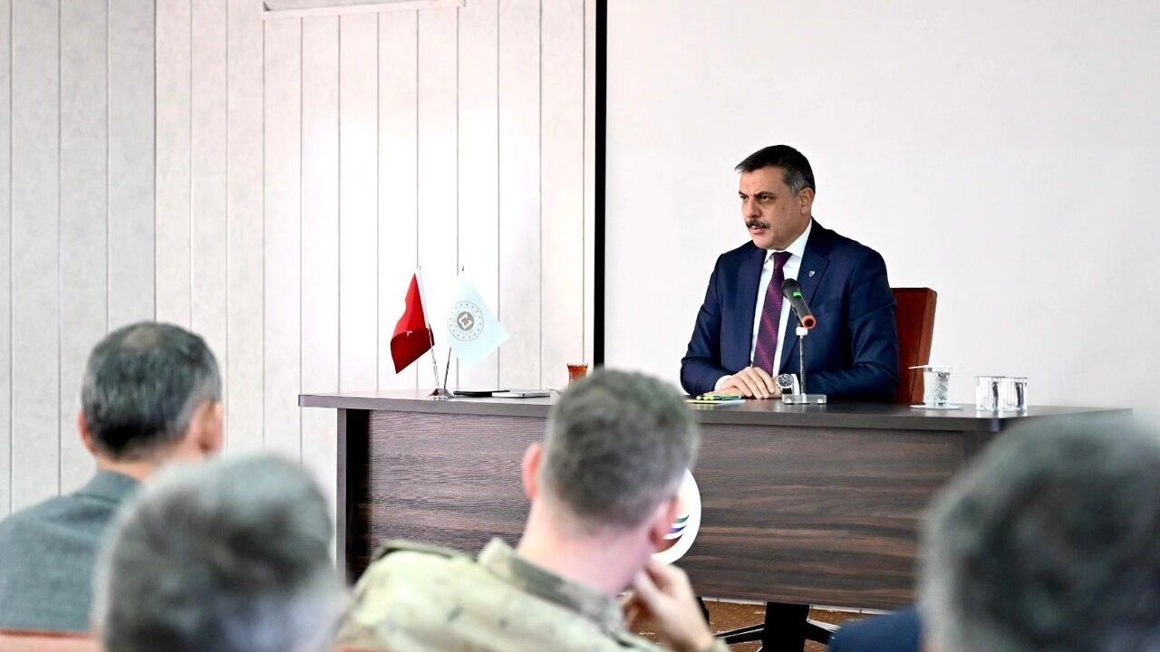 Erzurum'da Vali Mustafa Çiftçi Başkanlığında Bölge ve İl Müdürleri Toplantısı: CİMER'de 40'ıncı Sıradan İlk 10 Hedefi