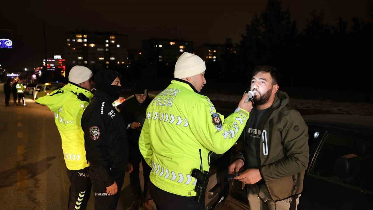 Erzurum'da yılbaşı önlemleri: 2 bin 684 polis ve jandarma sahada