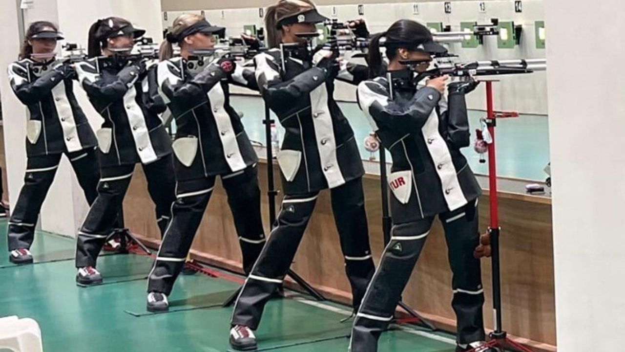 Erzurum ETÜ 10 m Havalı Tüfek Genç Kadın Takımı Mersin'de takım birinciliği kazandı