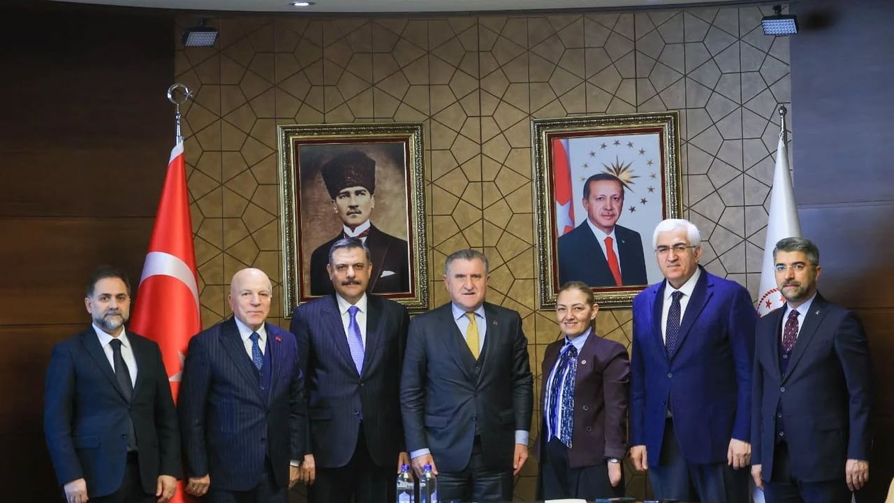 Erzurum için 5 bin kişilik spor salonu ve olimpik yüzme havuzu protokolü Ankara'da imzalandı