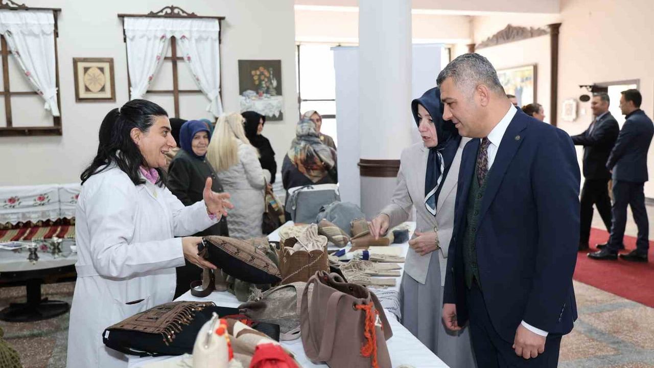 Erzurum Olgunlaşma Enstitüsü'nün "Gönülden Gelenler" Sergisi Yoğun İlgi Gördü