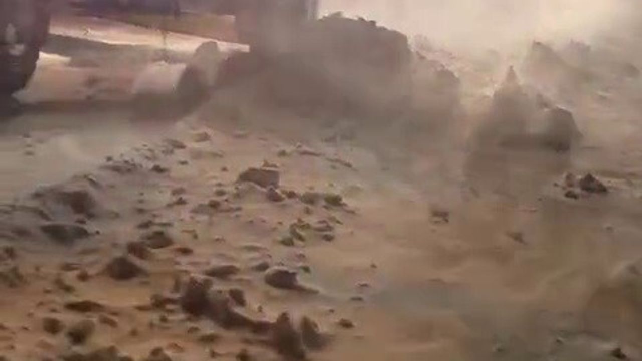 Erzurum Tekman Palandöken Geçidinde Kar ve Tipi Nedeniyle Mahsur Kalanlar Kurtarıldı