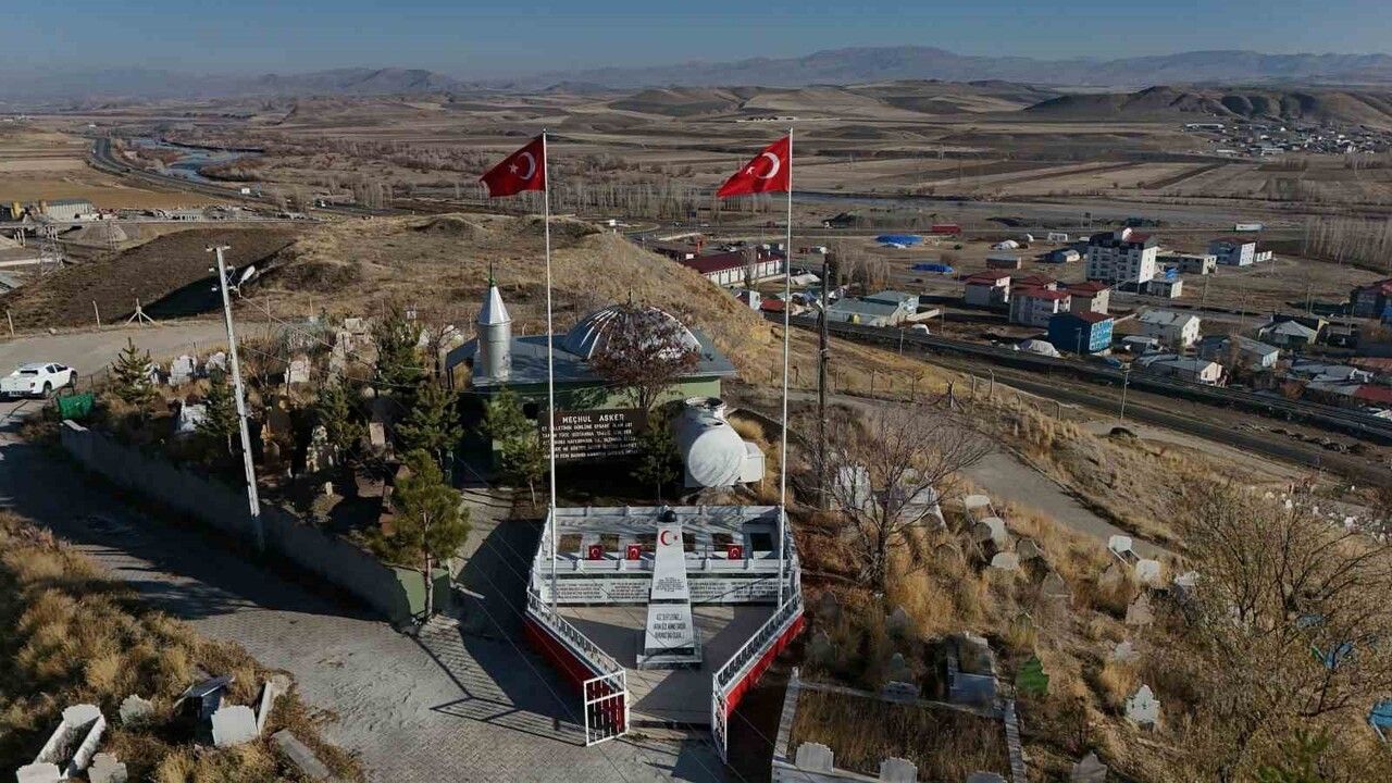 Erzurum Valiliği 2025'te şehitliklerde yapılan bakım, onarım ve yenileme çalışmalarını paylaştı