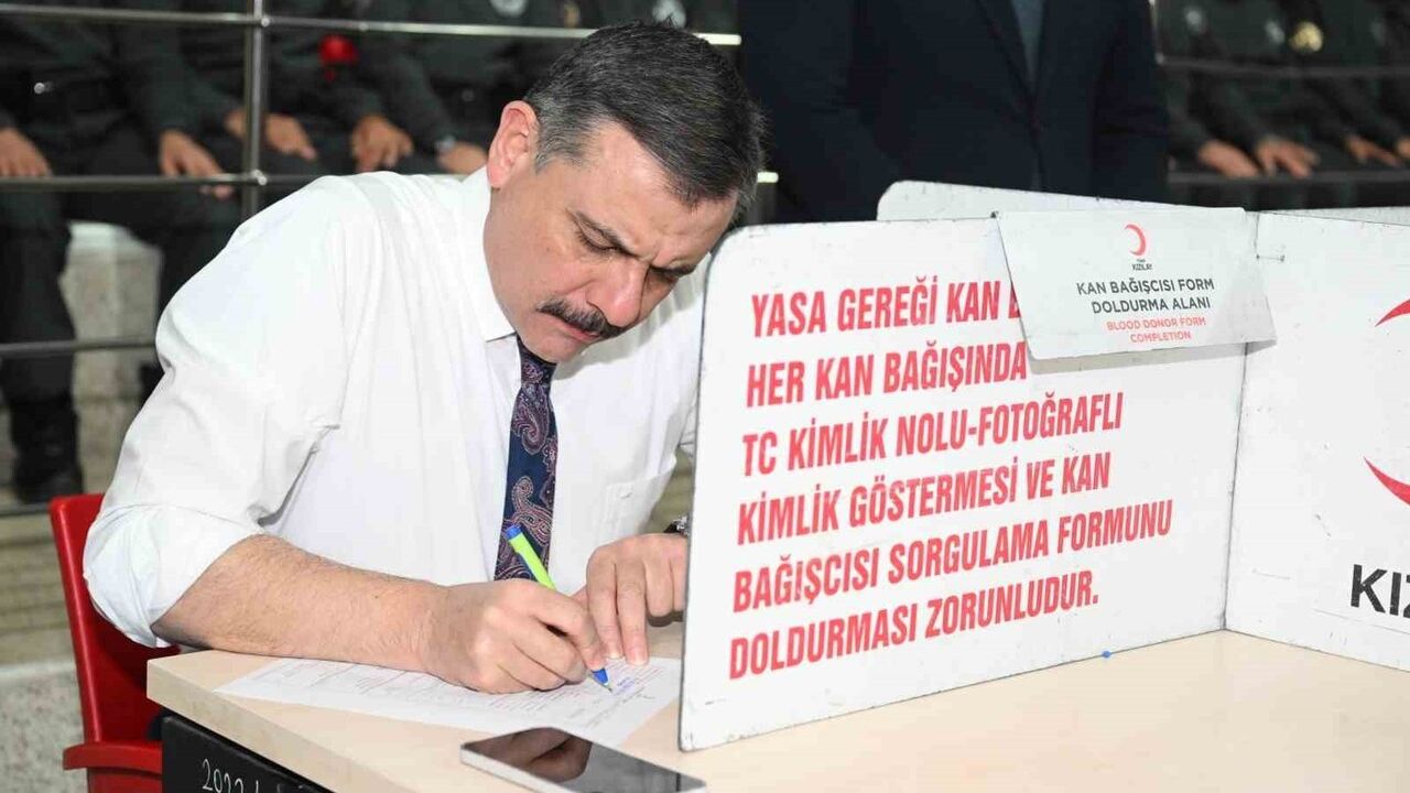 Erzurum Valisi Mustafa Çiftçi 45’inci kez kan bağışında bulundu