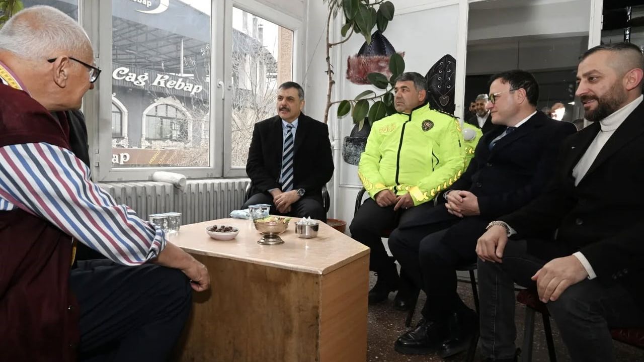 Erzurum Valisi Mustafa Çiftçi, Kongre Caddesi esnafını ziyaret etti