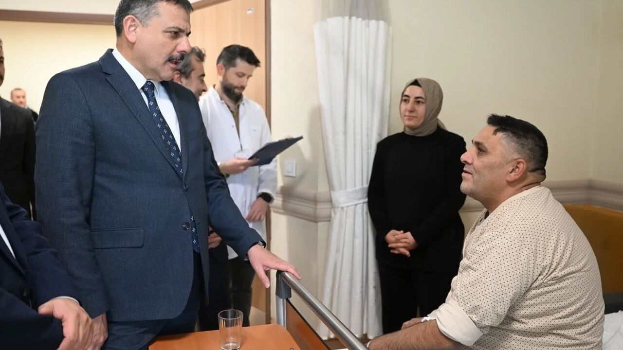 Erzurum Valisi Mustafa Çiftçi, Şehir Hastanesi Kardiyoloji Servisi’ndeki Hastaları Ziyaret Etti