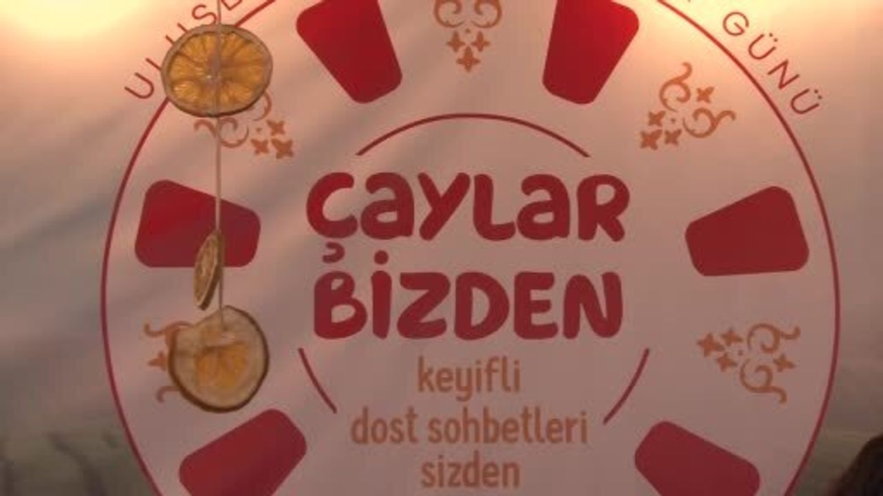 Esenler'de Dünya Çay Günü Kutlaması: Vatandaşlara 55 Çeşit Çay İkramı