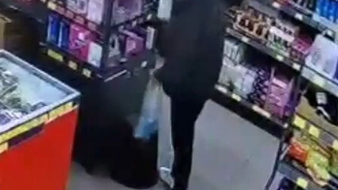 Esenler’de zincir markette vitrin hırsızlığı: 1 cep telefonu çalındı, şüpheli yakalandı