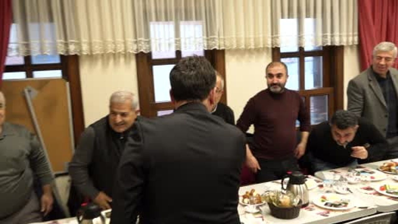 Esenler Gençlik Merkezi'nde 'Rol Model ve Etki Bilinci' atölyesi — Mehmet Akif Ersoy'un ahlakı konuşuldu