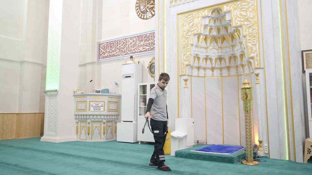 Esenyurt Belediyesi 'Cami Hijyen Projesi' ile camilerde temizlik ve bakım çalışmalarını güçlendirdi