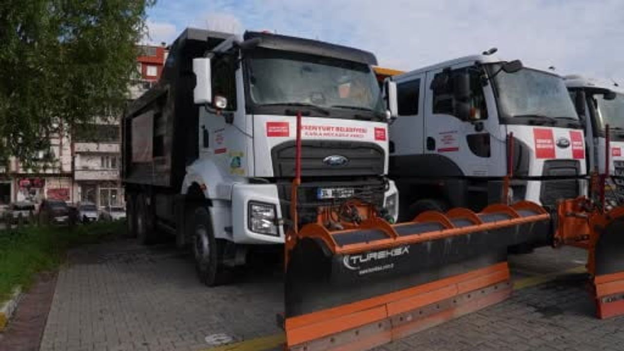 Esenyurt Belediyesi, kar yağışına karşı 900 personel ve 110 araçla hazır