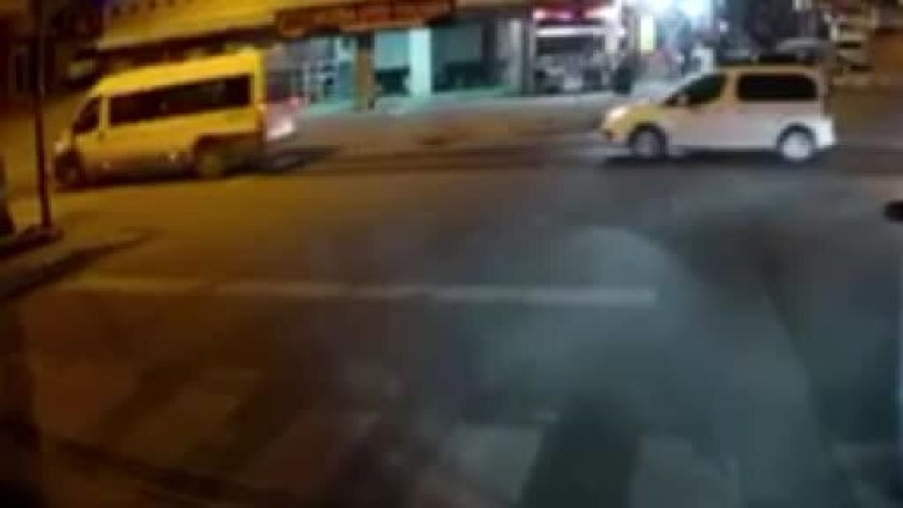 Esenyurt Kıraç'ta Araçtan Fırladığı Düşünülen Lastiği Sahibi Kovalandı — Görüntüler Kaydedildi