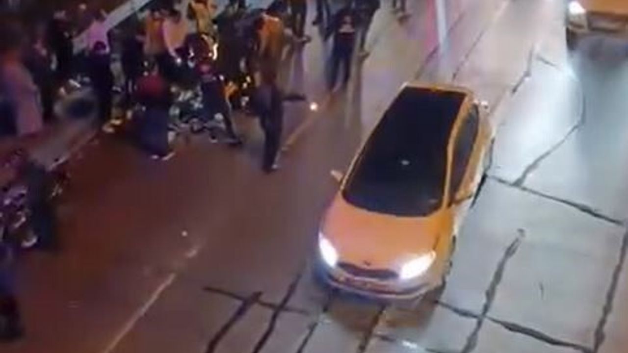 Esenyurt'ta iddia edilen alkollü kamyon çarpması: Kurye Furkan Dinçer yaşamını yitirdi