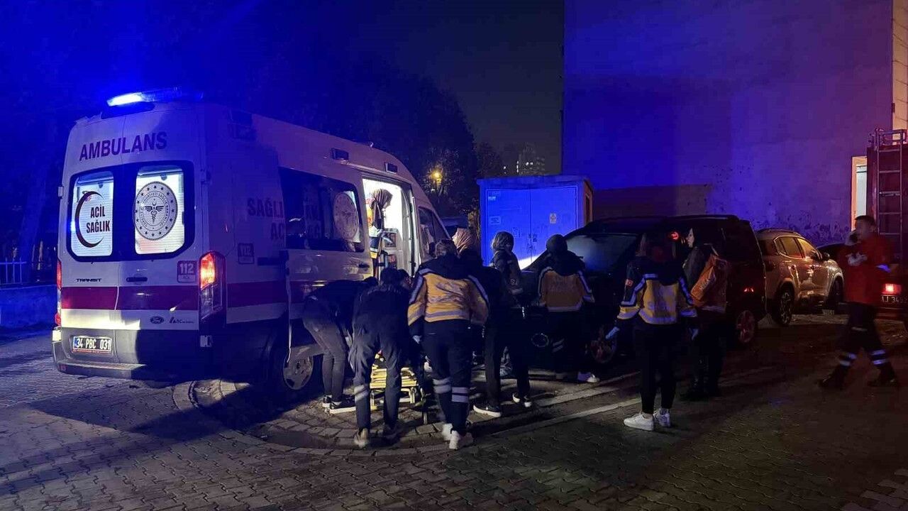 Esenyurt’ta ikinci katta başlayan yangın: 5 katlı bina tahliye edildi