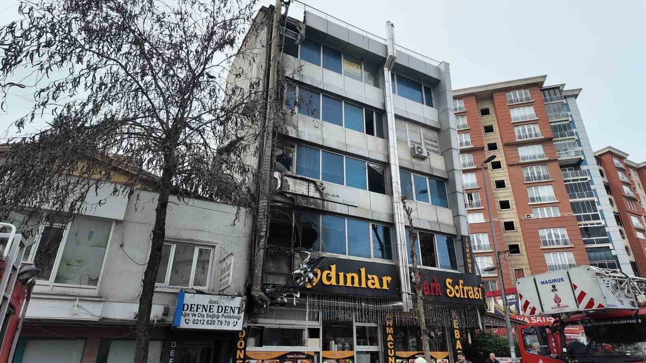 Esenyurt'ta iş hanındaki restoranda yangın çıktı; yaralanma yok