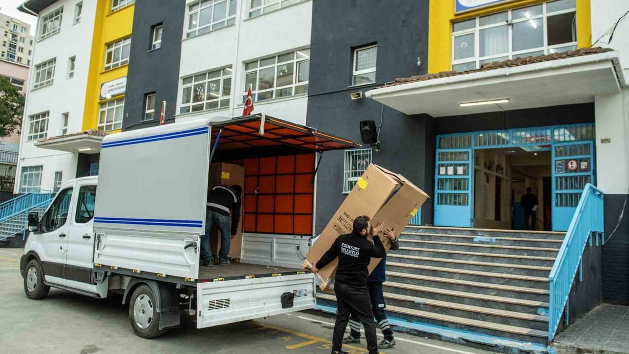 Esenyurt'ta okullara ücretsiz içme suyu: su sebili uygulaması başlatıldı