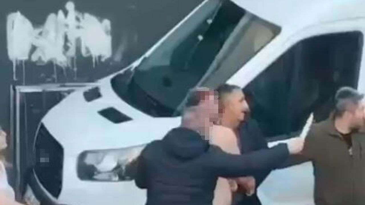 Esenyurt'ta park yeri tartışması kavgaya dönüştü: Bıçak çekildi, anlar kamerada