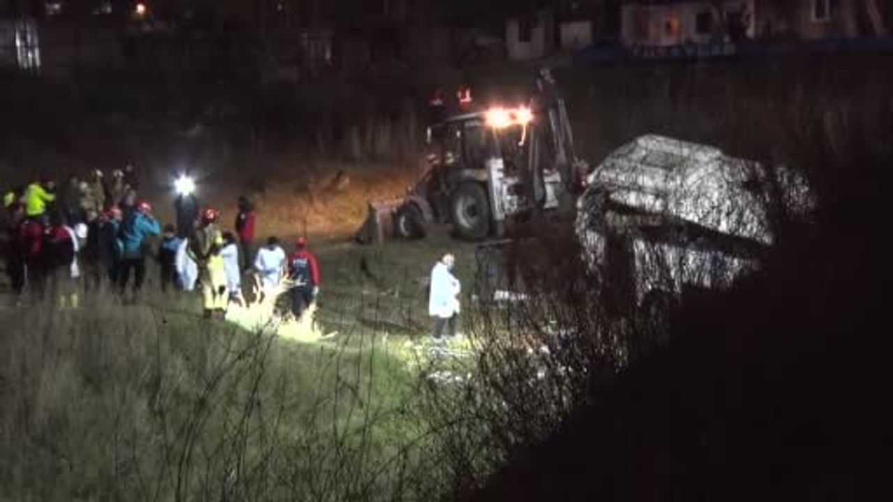 Esenyurt'ta servis minibüsü şarampole yuvarlandı — 2 ölü, 9 yaralı