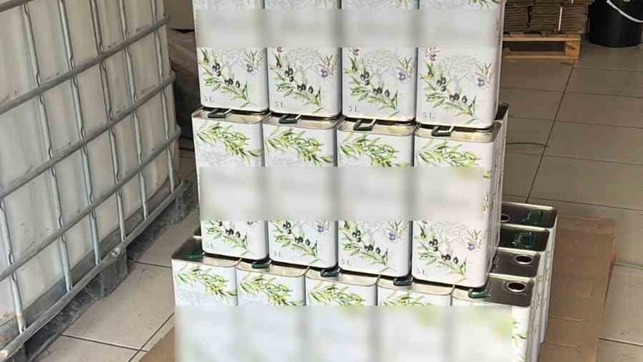 Esenyurt ve Beylikdüzü'nde yılbaşı öncesi operasyon: zeytinyağı tenekelerinde 3 bin litre kaçak alkol bulundu