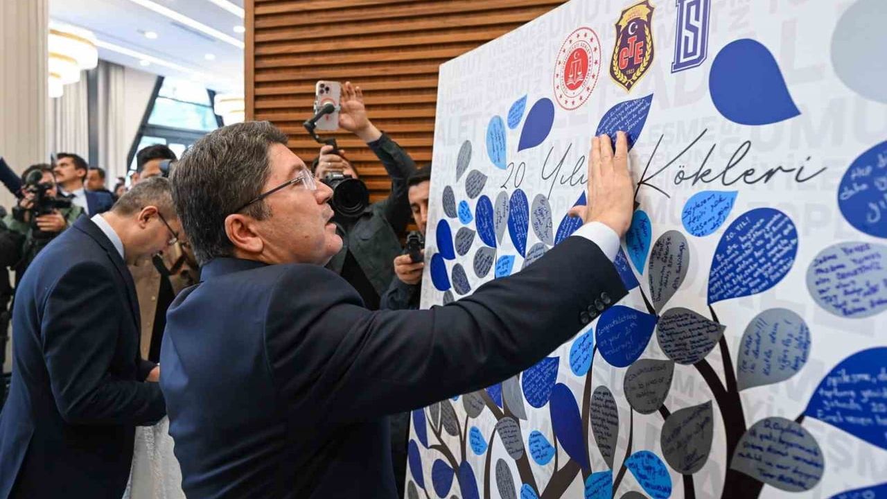 Eskişehir Cumhuriyet Başsavcısı Üzeyir Karakülah, '20. Yıla Bütüncül Bakış' Sempozyumuna Katıldı