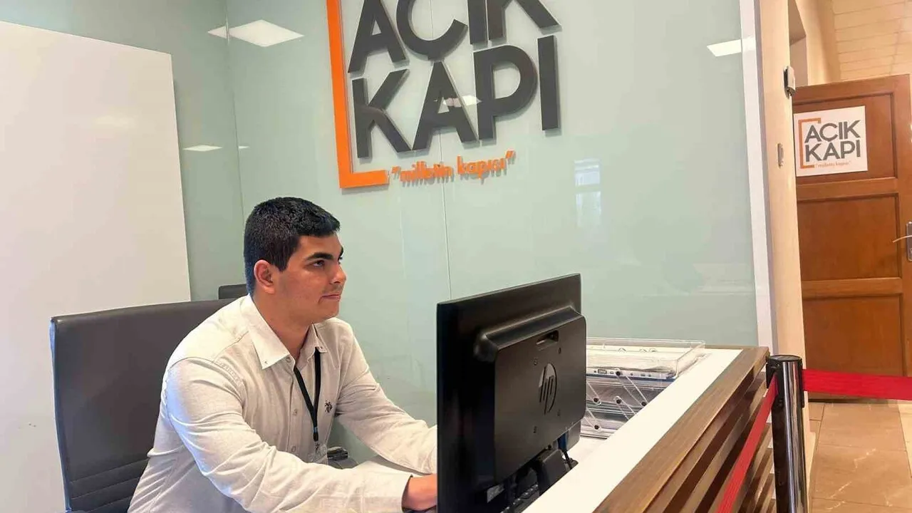 Eskişehir'de 18 yaşındaki Eymen'in valilikte memur olma hayali bir günlüğüne gerçek oldu