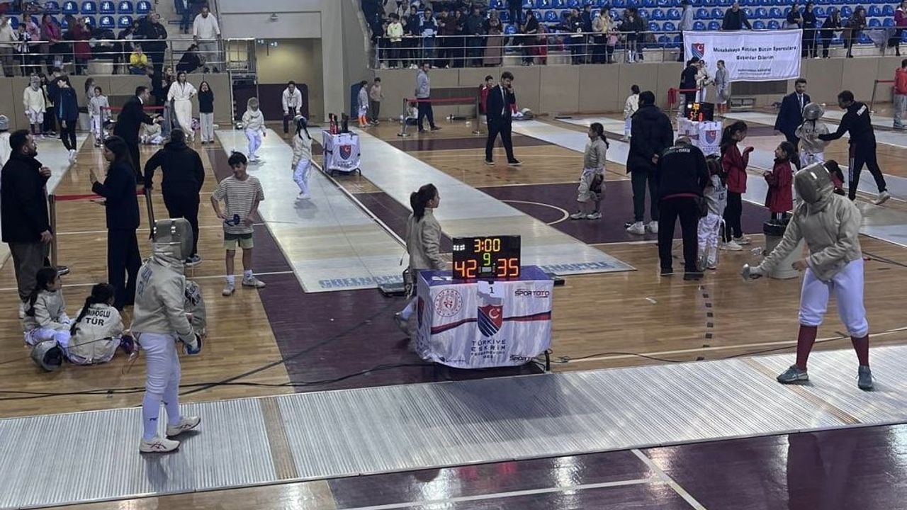 Eskişehir'de 26-28 Aralık tarihlerinde U10-U12-U14 Eskrim Kılıç Türkiye Kupası tamamlandı