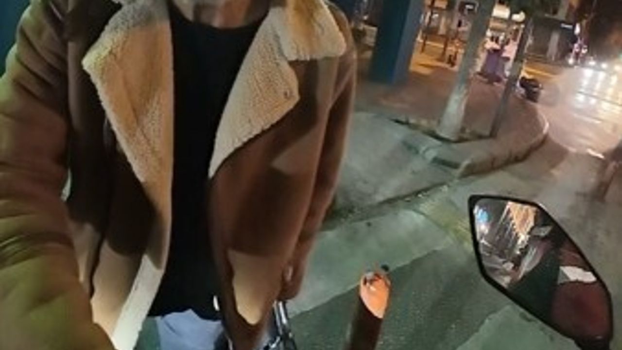 Eskişehir'de 50 TL ile başlayan yardım zinciri: kurye ve ihtiyaç sahibi kadın arasında hediyeleşme