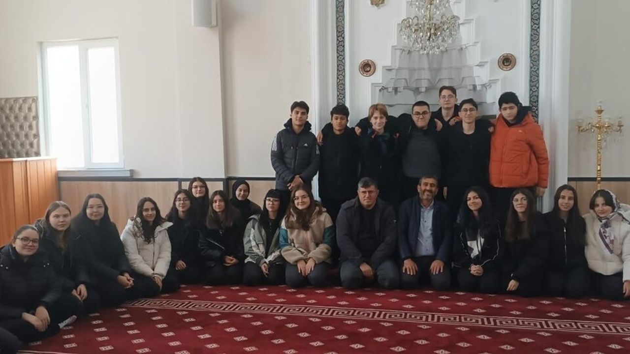 Eskişehir'de ÇEDES Projesi Kapsamında Öğrenciler Cami ve Okullarda Manevi Değerlere Yönlendirildi