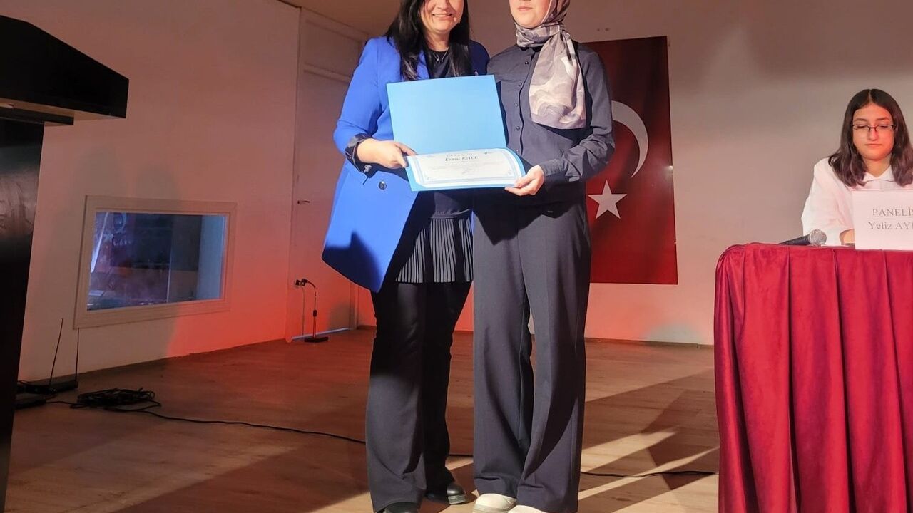 Eskişehir'de 'Cengiz Dağcı' Paneli: Anadolu Mektebi Yazar Okumaları'nda Edebiyat ve Kimlik Üzerine Tartışma