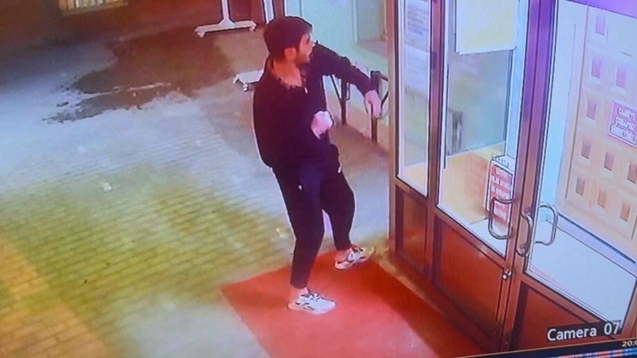 Eskişehir'de Dekovil Camii'nde camları yumruklayan zanlı tutuklandı