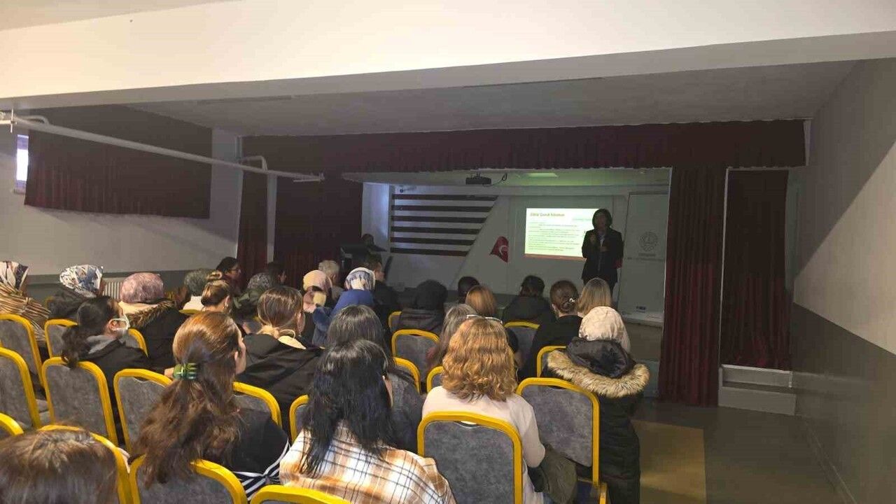 Eskişehir'de Dijital Tehditlere Karşı Bilinçlenme Semineri: Velilere Dezenformasyon ve Güvenlik Eğitimi
