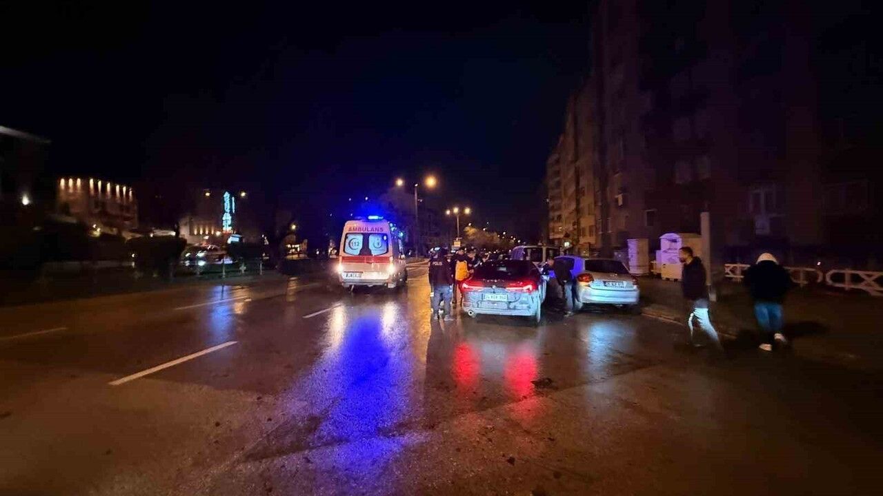 Eskişehir'de direksiyon başında bayılan sürücü 3 saatlik müdahale sonrası cam kırılarak uyandırıldı