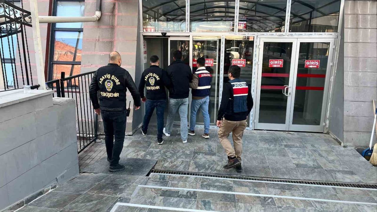 Eskişehir'de 'dolandırıcılık' suçundan 19 yıl hapis cezası bulunan şüpheli yakalandı