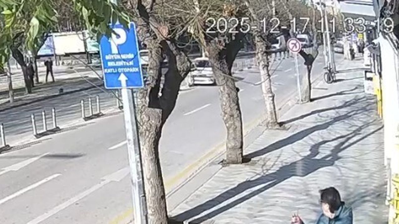 Eskişehir’de elektrikli bisiklet otomobile yandan çarptı: sürücü ağır yaralandı