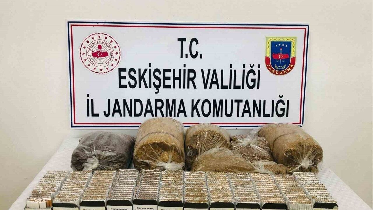 Eskişehir'de Jandarma, Kaçak Cep Telefonu ve Bandrolsüz Tütün Operasyonunda Şüpheliler Yakalandı