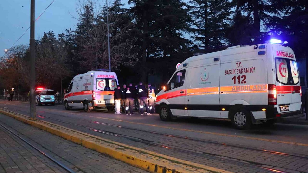 Eskişehir'de liseliler arasında çıkan kavga: 15 yaşındaki öğrenci bıçaklandı, çok sayıda yaralı