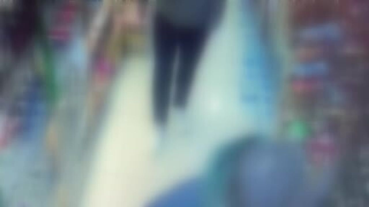 Eskişehir'de marketten bin 350 TL değerinde alkollü içecek çalındı, anlar güvenlik kamerasında