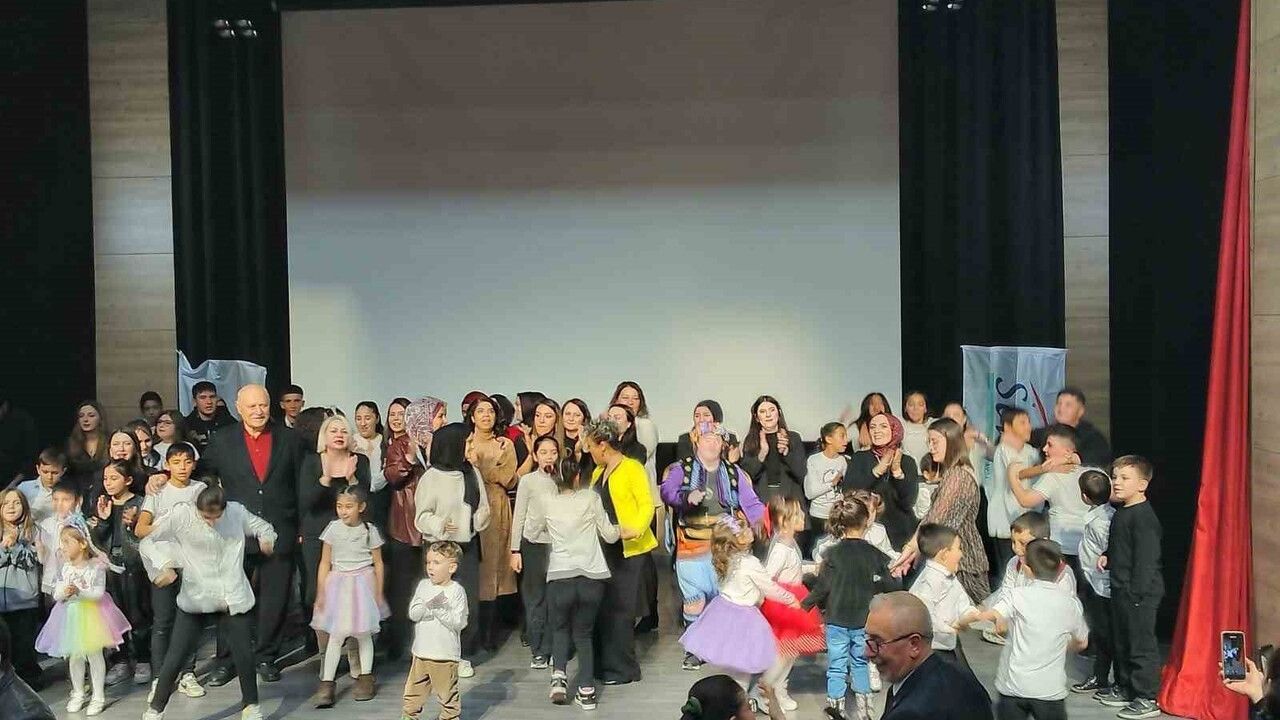 Eskişehir'de Özel Öğrenciler 3 Aralık Etkinliğinde Gönüllerince Eğlendi