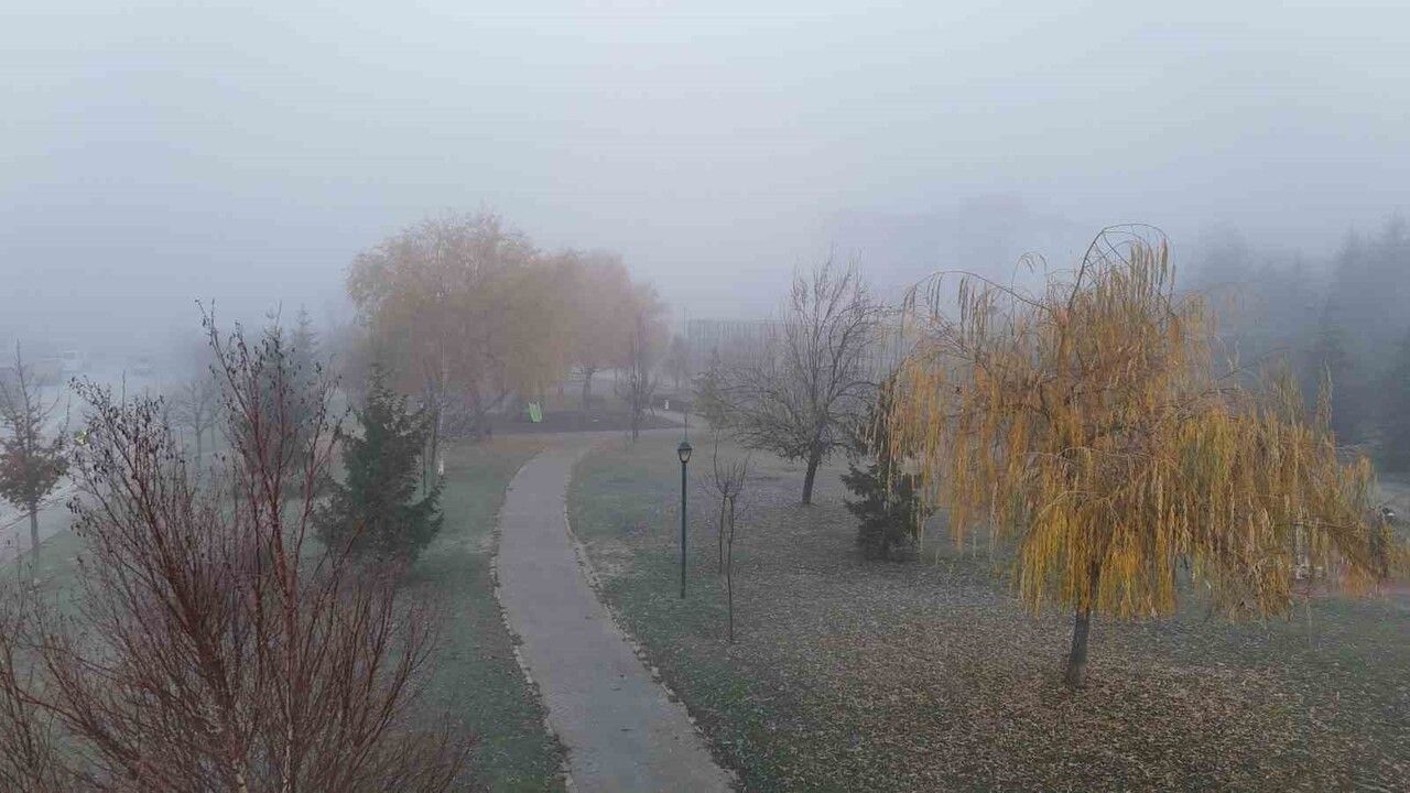 Eskişehir'de Sabah Sisi Dronla Görüntülendi, Görüş Mesafesi Düştü