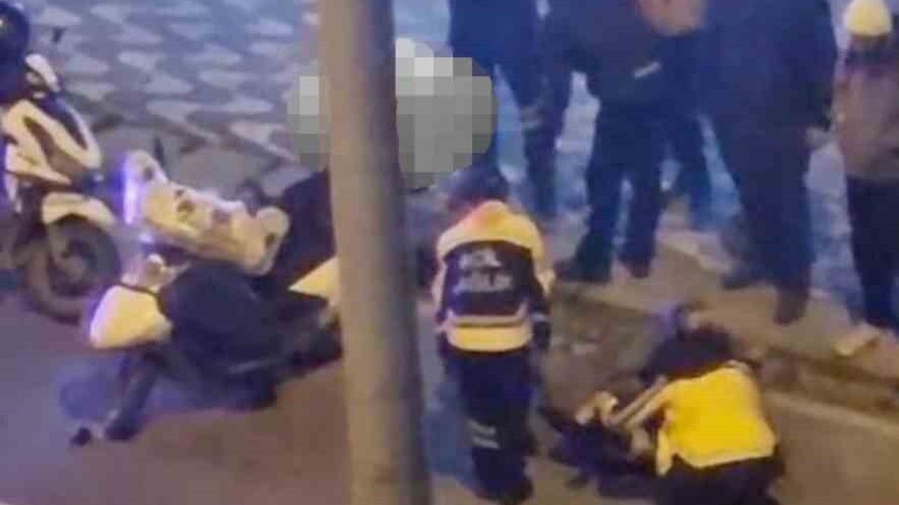 Eskişehir'de Seyir Halindeyken Motosikletten Düşen Kurye Hastaneye Kaldırıldı