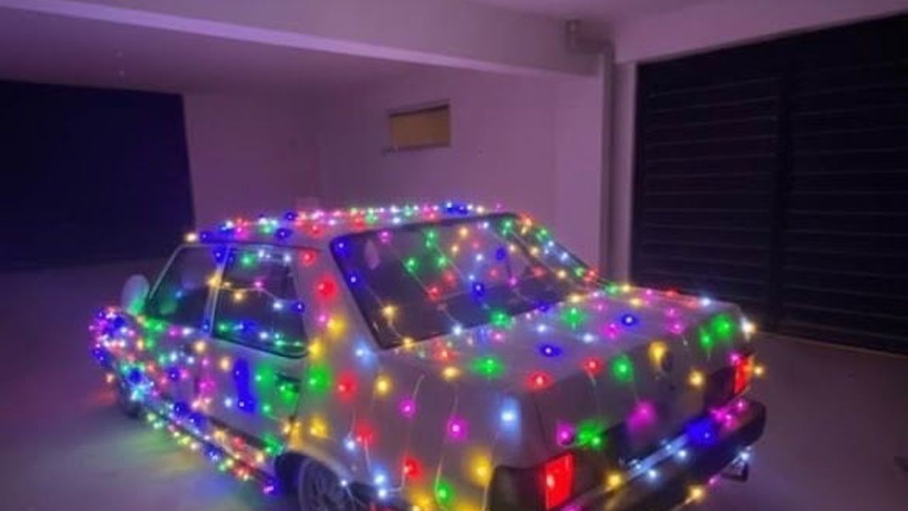 Eskişehir'de sürücü, 2025'in son gününde aracını sarmaşık ledlerle süsledi