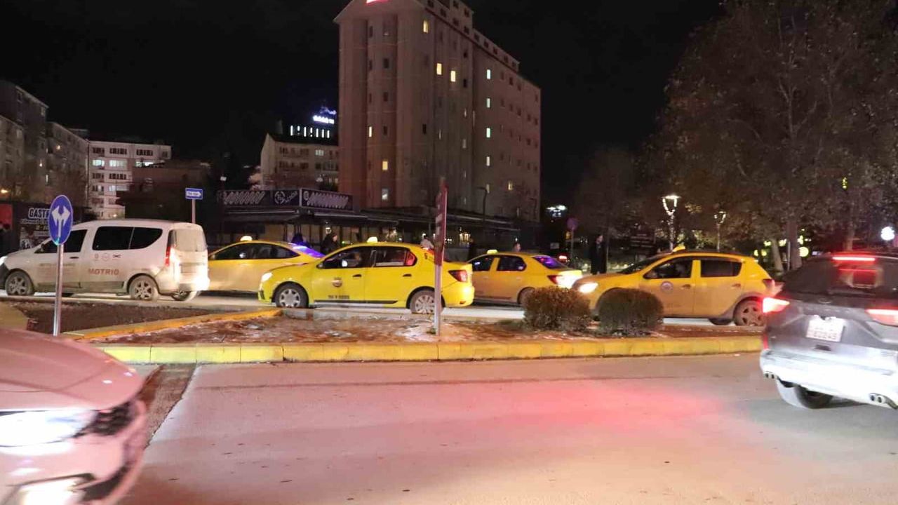 Eskişehir'de taksiciler yılbaşı 2026'da gece boyu yoğun mesai yaptı