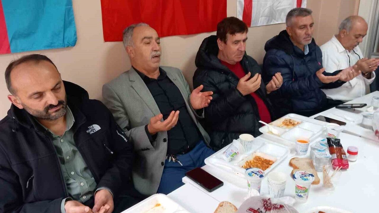 Eskişehir'de Uluslararası İmam Hatip Lisesi Öğrencileri Kızıl Elma Turan Derneği ile Buluştu