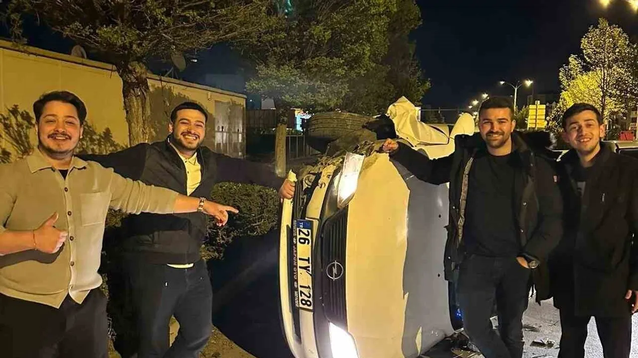 Eskişehir'de yan yatan otomobille hatıra fotoğrafı çekildi