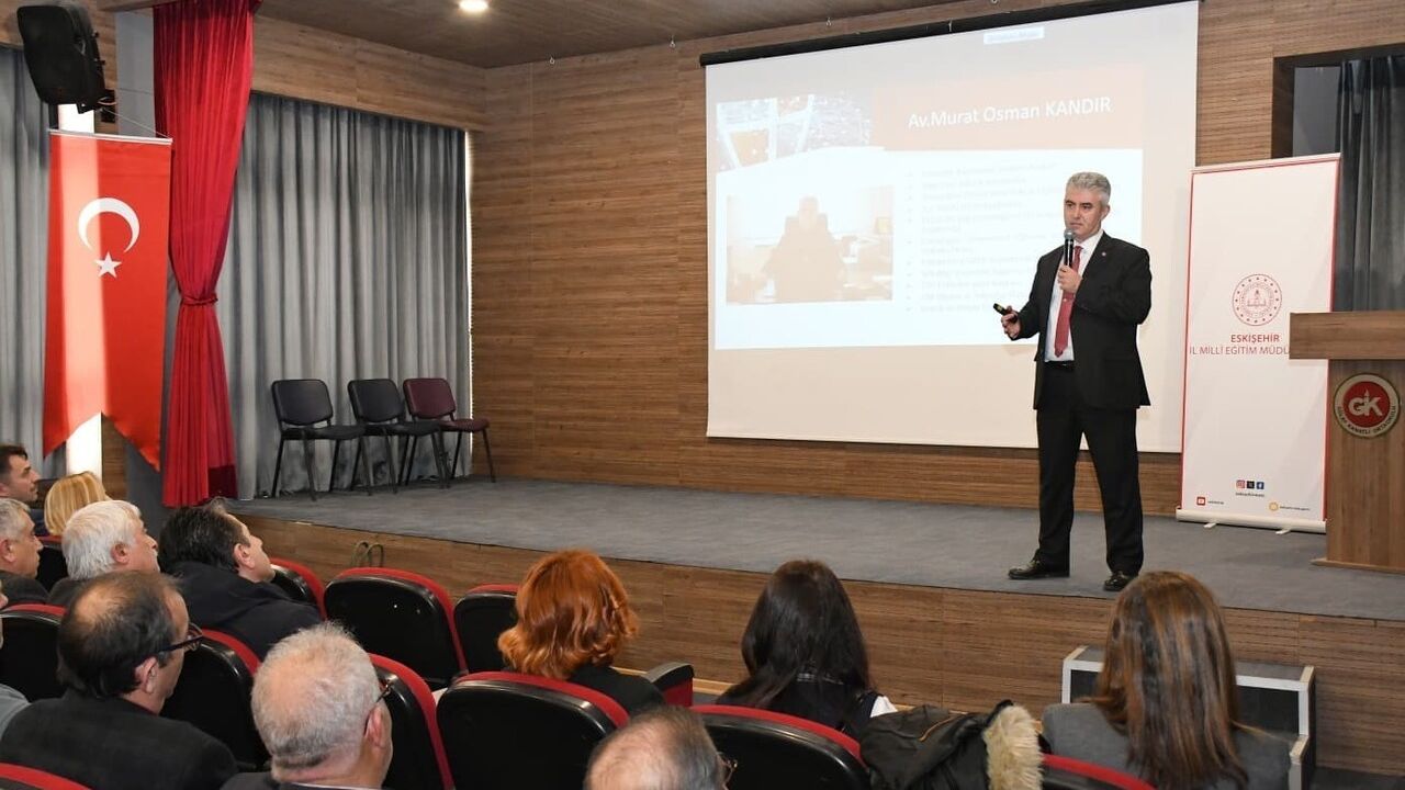 Eskişehir'de 'Yapay Zekâ ve Kişisel Verilerin Korunması (KVKK)' paneli düzenlendi