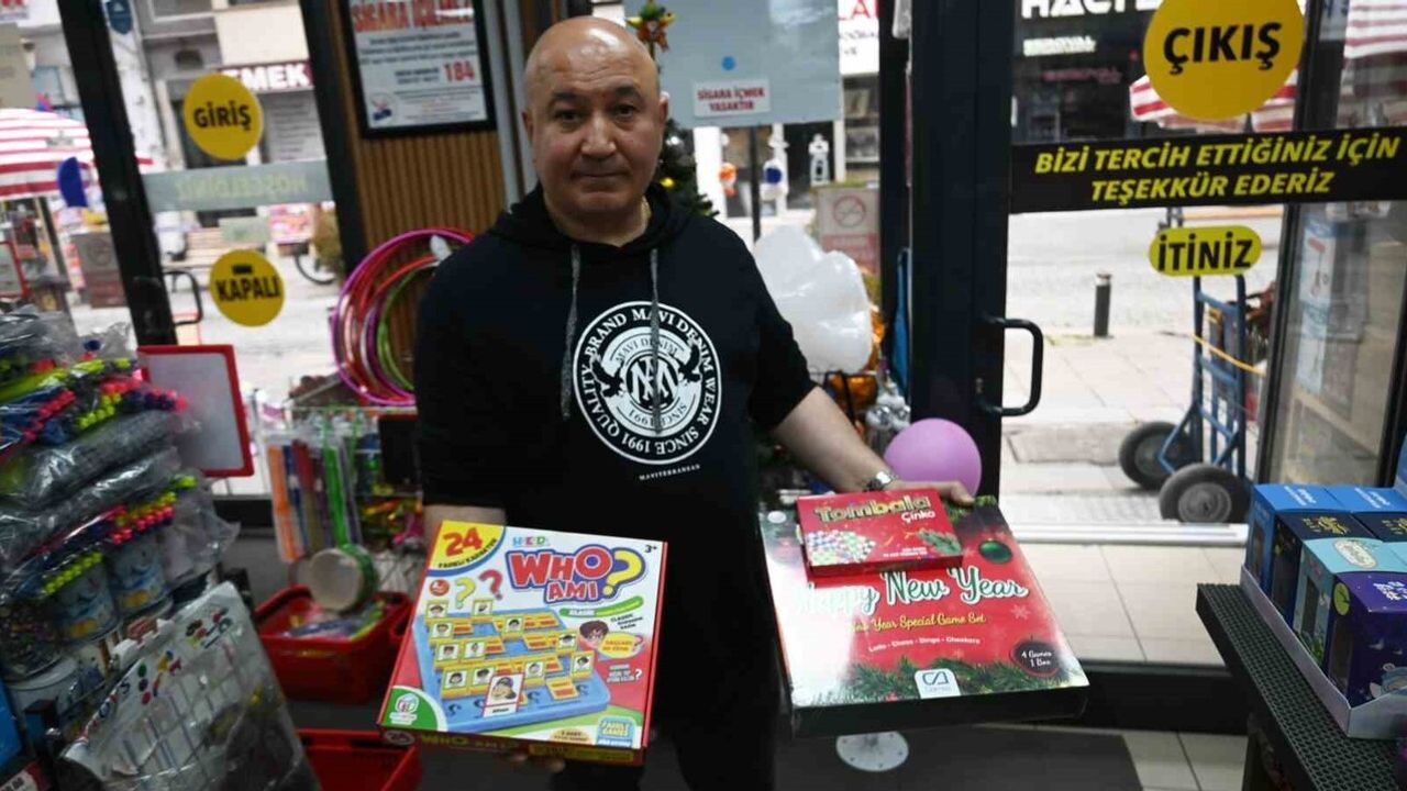 Eskişehir'de yılbaşı öncesi hediyelik eşya, kutu oyunları ve LED talepleri arttı