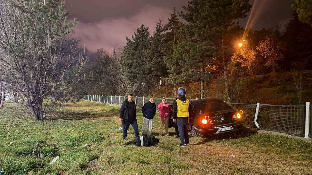 Eskişehir’de Yoldan Çıkan Otomobil Su Kanalının Korkuluklarına Çarparak Durdı